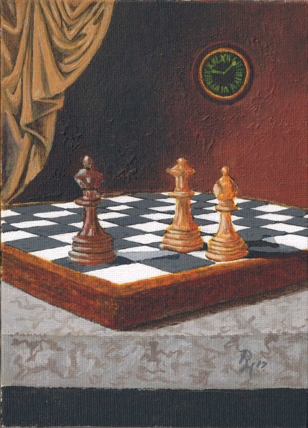 Stillleben mit Schachfiguren auf einem Schachbrett vor einem Vorhand und einer Wanduhr